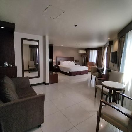 Mandarin Plaza Hotel Cebú Exterior foto