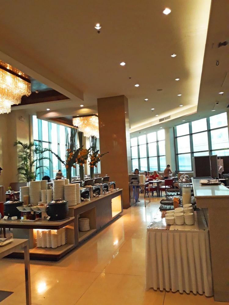 Mandarin Plaza Hotel Cebú Exterior foto