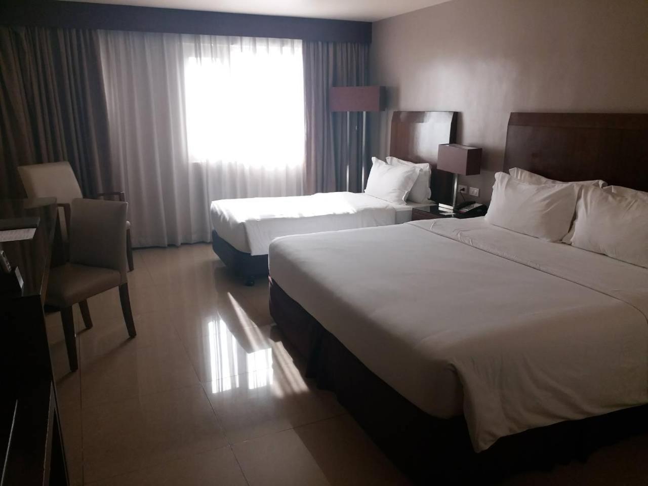 Mandarin Plaza Hotel Cebú Exterior foto