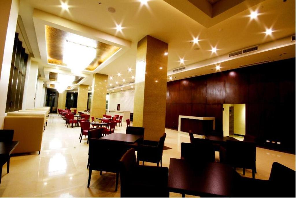 Mandarin Plaza Hotel Cebú Exterior foto