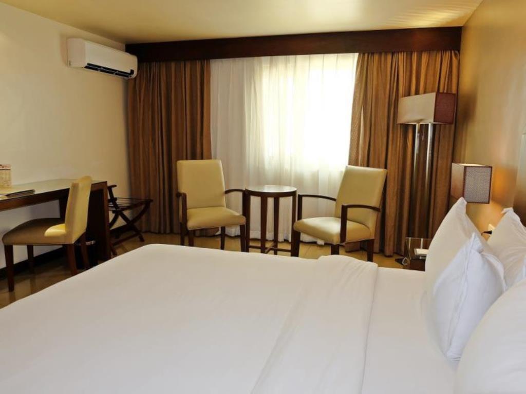 Mandarin Plaza Hotel Cebú Exterior foto