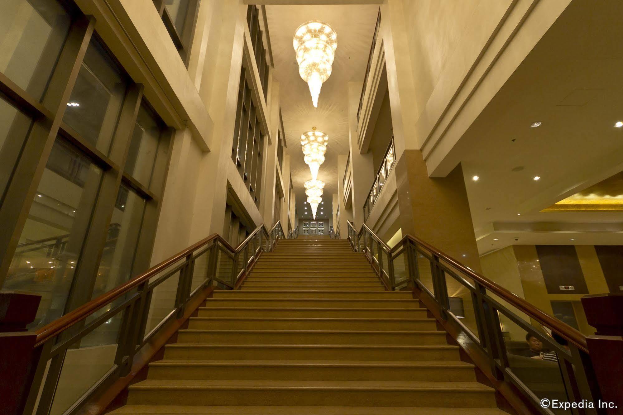 Mandarin Plaza Hotel Cebú Exterior foto